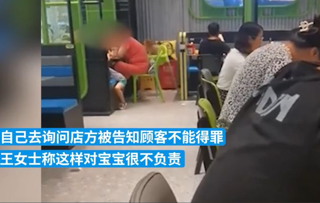 在餐馆吃饭让小狗坐宝宝椅，顾客爱动物还是没素质？