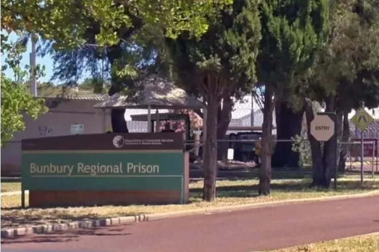 澳洲监狱监狱：把重刑犯和一群恶狗关在一起，几个月以后… 华成快讯关注 2021-11-27 17:54大图模式