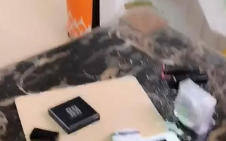 黑心男主人恶作剧,却要狗狗来担负不良影响,狗表明欺压老实巴交狗