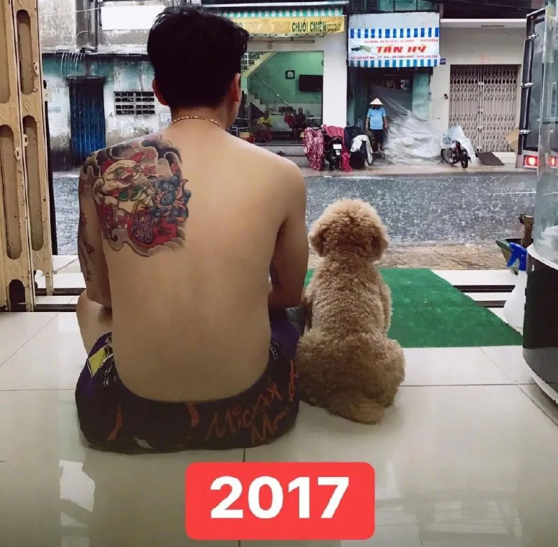 铲屎官和狗拍了6年的合照…身材同比例变宽！
