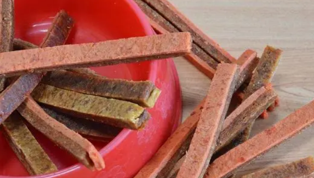 想为自家爱狗加餐？选这些宠物训练零食狗狗会更爱吃！